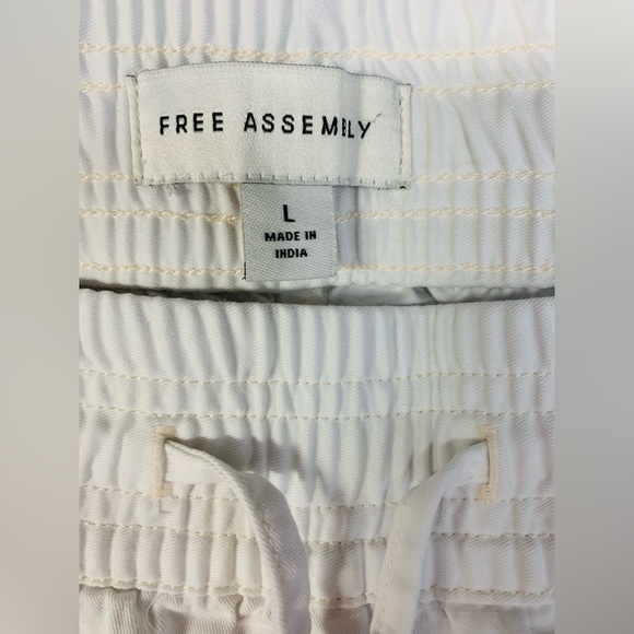 Drawstring pull on shorts - Picture 2 of 2